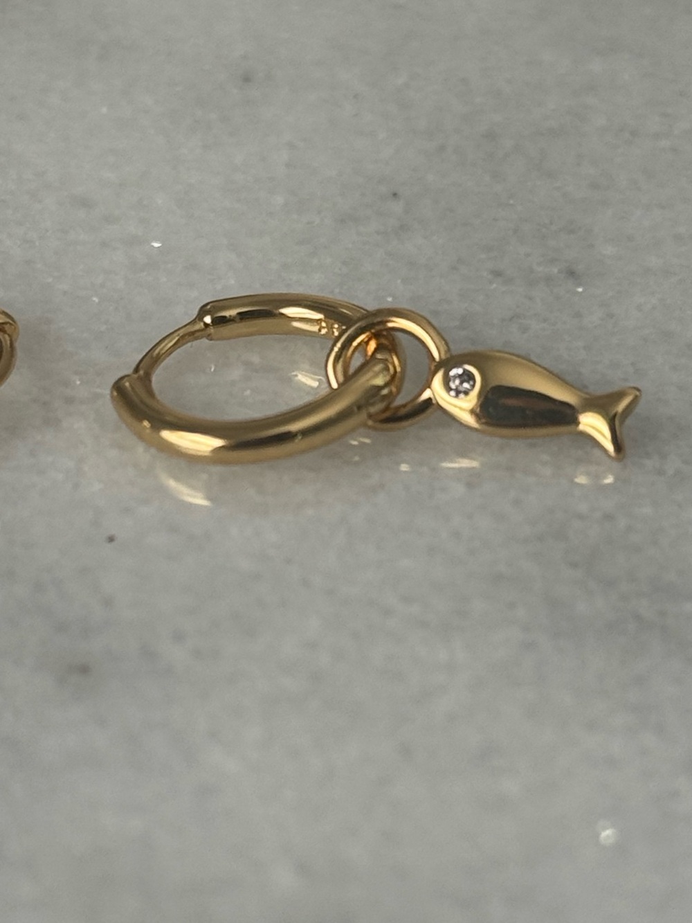 Gold Fish Crystal Dangle Hoop Earrings
Brand New
Gold Plated Sterling Silver - Picture 4 of 5